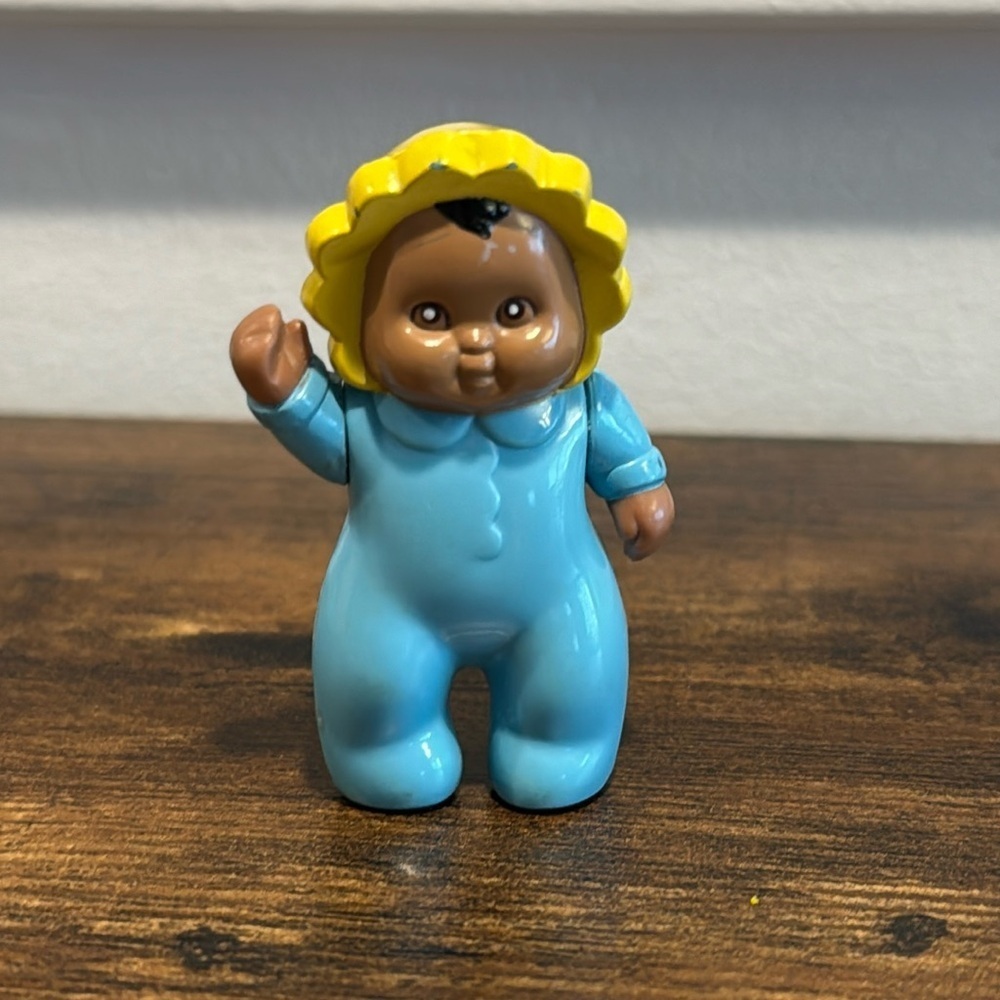LITTLE TIKES Dollhouse BABY INFANT DOLL African American blue with yellow hat